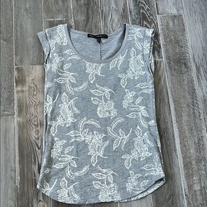 New! WHBM Heather Gray with Silver Floral Print Cap Sleeve Top